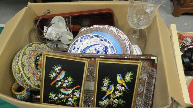 Important lot bibelots décoratifs, vaisselle, une chaine hi-fi, l