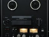 une image représentant une chaîne hi-fi sur fond noir