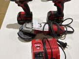 a lot of power tools that are on a table