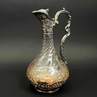 Carafe en cristal moulé et gravé à motifs de godrons et de r… - Photo 1