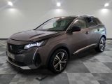 vue de face d'une Honda CR-V grise de 2021 sur un sol à damier