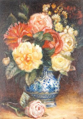 une peinture de fleurs dans un vase bleu sur une table