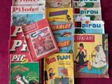 beaucoup de livres pour enfants qui se trouvent sur la table