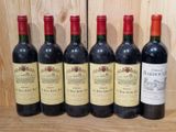 six bouteilles de vin rouge alignées sur une étagère en bois