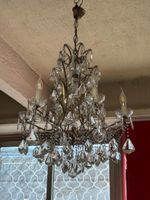 Lustre cage à décor d'enfilages de perles et pampilles en ve…