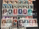 une collection de timbres du monde entier