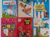 six livres pour enfants, en français et en anglais, sont posés sur une surface blanche