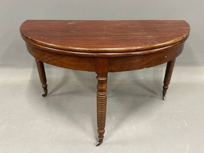 TABLE de salle à manger de forme ½ lune en acajou et placage…