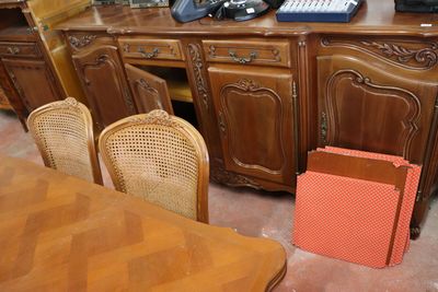 a desk with a telephone and a chair in the room