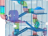 une photo d'une cage à hamster dans laquelle se trouve un chat