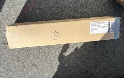une boîte en carton sur laquelle est dessiné un smiley