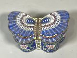 boîte à bijoux en forme de papillon, décorée de motifs bleus et blancs