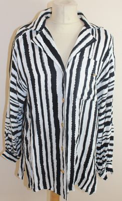 chemise à rayures noires et blanches sur un mannequin, mannequin, mannequin, mannequin, mannequin, mannequin, mannequin, mannequin, mannequin, mannequin, mannequin, mannequin, mannequin, mannequin, mannequin, mannequin, mannequin, mannequin, mannequin, mannequin, mannequin, mannequin, mannequin, mannequin, mannequin, mannequin, mannequin, mannequin, mannequin, mannequin, mannequin, mannequin, mannequin, mannequin, mannequin, mannequin, mannequin, mannequin, mannequin, mannequin, mannequin, mannequin, mannequin