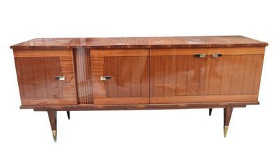 Enfilade en bois et placage ouvrant par quatre portes, les p…