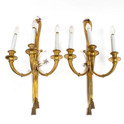 TRAVAIL DE STYLE LOUIS XVI Paire d'appliques à décor de pass…