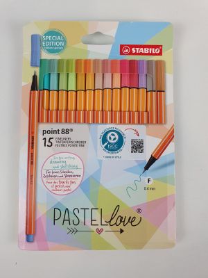 un paquet de stylos « Love » aux couleurs pastel dans l'emballage