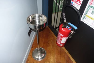 SUR DESIGNATION : Six extincteurs à jour *** Si pas preneur …