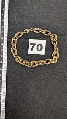 bracelet plaqué or orné du chiffre 70 et d'une règle