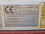 une étiquette apposée sur le flanc d'une machine, sur laquelle on peut lire « carrossie mahot j p »
