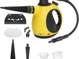 Fer à repasser à vapeur jaune et noir avec ses accessoires, sur fond blanc