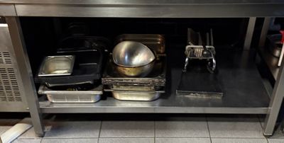 VENDU SUR DESIGNATION. 1 batterie de cuisines comprenant cou…