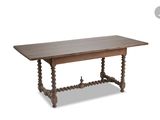image d'une table avec un plateau en bois sur fond blanc