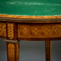 Table demi-lune en placage de satiné et marqueterie, la cein… (photo 5)