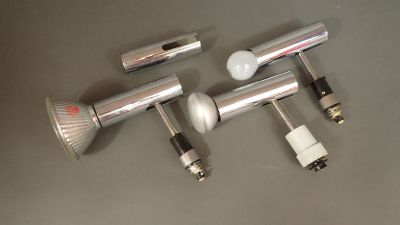 Ensemble de trois spots en métal chromé de forme cylindrique…