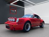 une photo d'une voiture de sport rouge garée dans un garage