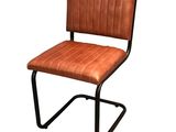 fauteuil en cuir marron avec une structure en métal noir sur fond blanc