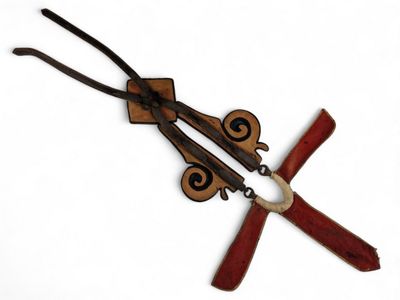 ASIE OU ASIE CENTRALE - ELEMENT D’ARNACHEMENT en cuir, texti…