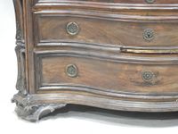 Commode en bois mouluré, sculpté et placage, l'avant du plat… (photo 6)