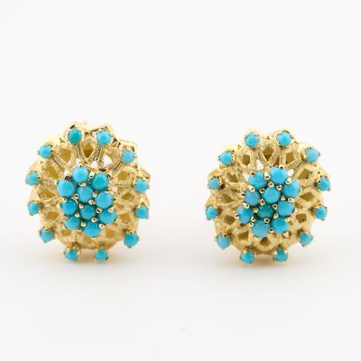 une paire de boucles d'oreilles turquoise et or