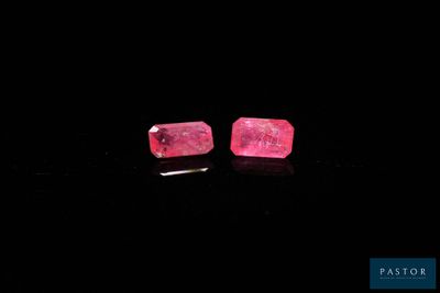 deux tourmalines roses sur un fond noir