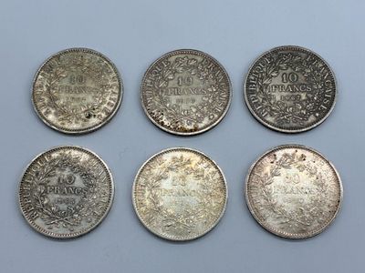 six pièces britanniques différentes, dont un penny, un penny, un penny, un penny et un penny