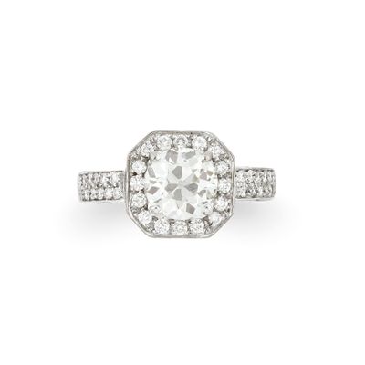 une bague en diamant et plaquée platine, signée Van Cleef