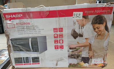 une boîte sur laquelle figure l'image d'une femme en train de cuisiner