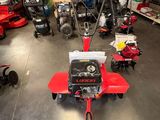 de nombreuses tondeuses à gazon et autres équipements de jardinage sont disponibles en magasin