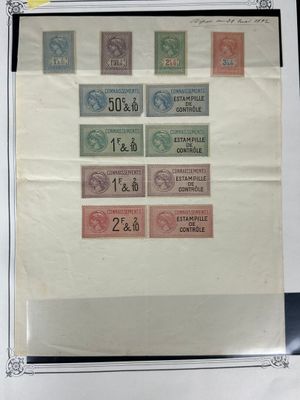 une image représentant une photo d'une feuille de papier sur laquelle figurent des timbres