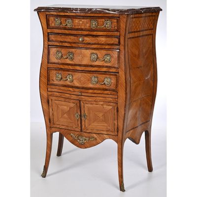 une image d'une commode en bois avec un plateau en marbre