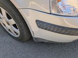 a close up of a car ' s front bumper with a cat on it