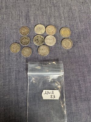 Un lot de monnaies divisionnaires argent dont 20cts Napoléon…