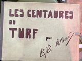 un panneau sur lequel est inscrit « les centaires » et sur lequel est représenté un tuf