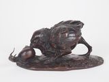 statue en bronze représentant un lion et une souris sur fond blanc