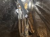 many spoons and spoon spoons in a bag