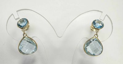 Jolie paire de pendants d'oreilles en or jaune 18 K ( (750‰)…