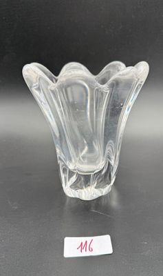 an image of a clear glass vase on a table with a price tag
