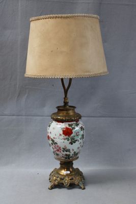 an image of a lamp on a table with a lamp shade on it