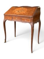 Bureau de pente en bois de placage ouvrant par un abattant e…