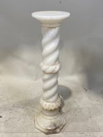 Sellette - colonne en albâtre, le plateau circulaire, le fût…